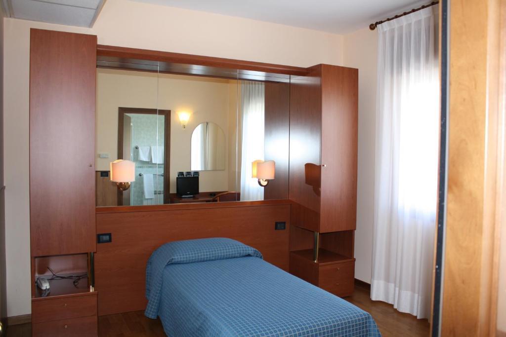 Hotel Belfiore Salzano Стая снимка